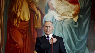 Putin asistió a la vigilia pascual en la Catedral de Cristo Redentor en Moscú para felicitar a los creyentes ortodoxos este domingo 16 de abril, 2023.