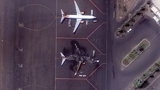 Tönkretett repülőgép a kartúmi reptéren