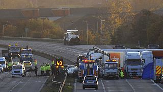 صورة من الارشيف-حادث على الطريق السريع M5 تونتون جنوب غرب إنجلترا، 5 نوفمبر 2011 
