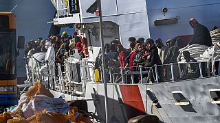 Des migrants secours en mer Méditerranée