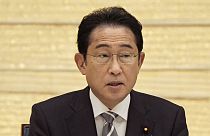 رئيس الوزراء الياباني فوميو كيشيدا يتحدث  في اجتماع في طوكيو، 14 أبريل 2023.