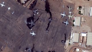 Сожженные самолеты в аэропорту Хартума