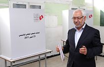 Rachid Ghannouchi votando en las elecciones de octubre de 2011, tras la revuelta de la 'primavera árabe'