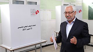 Rachid Ghannouchi votando en las elecciones de octubre de 2011, tras la revuelta de la 'primavera árabe'
