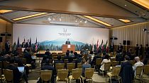  وزير الخارجية الياباني يوشيماسا هاياشي  يتحدث خلال المؤتمر الصحفي للرئاسة في اجتماع وزراء خارجية مجموعة السبع، 18 أبريل، 2023 ، في كارويزاوا ،
