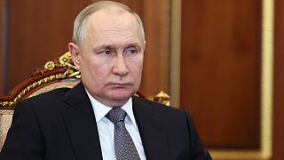 Wladimir Putin bei einem Treffen mit dem Verteidigungsminister in Moskau am 17. April 2023