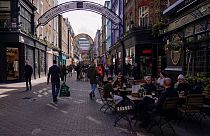 A kép illusztráció (Carnaby Street, London)
