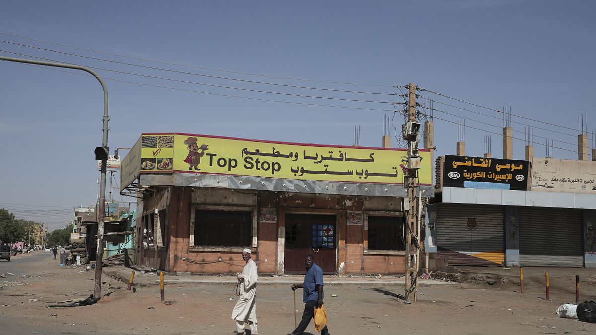 Разрушенные магазины в Хартуме