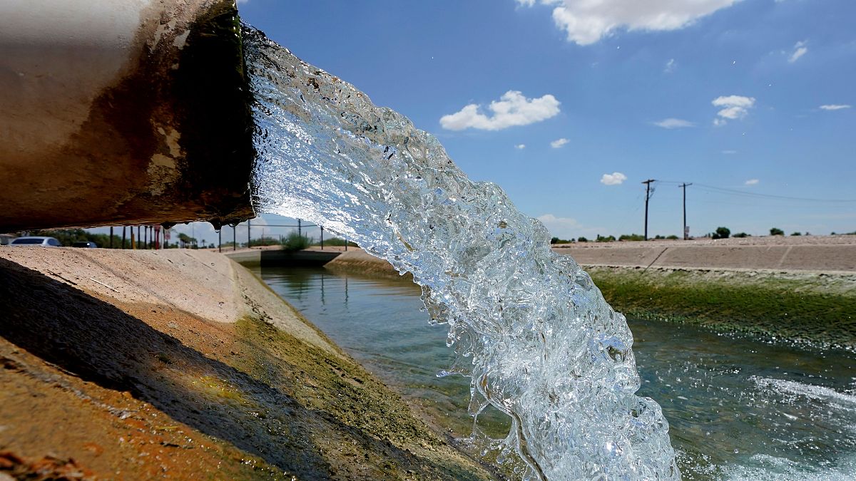 مياه نهر كولورادو تصب في أريزونا. 2022/08/18
