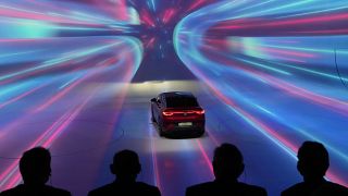 عرض لأحدث سيارات فولكسفاغن في معرض شنغهاي للسيارات، الاثنين 17 أبريل 2023
