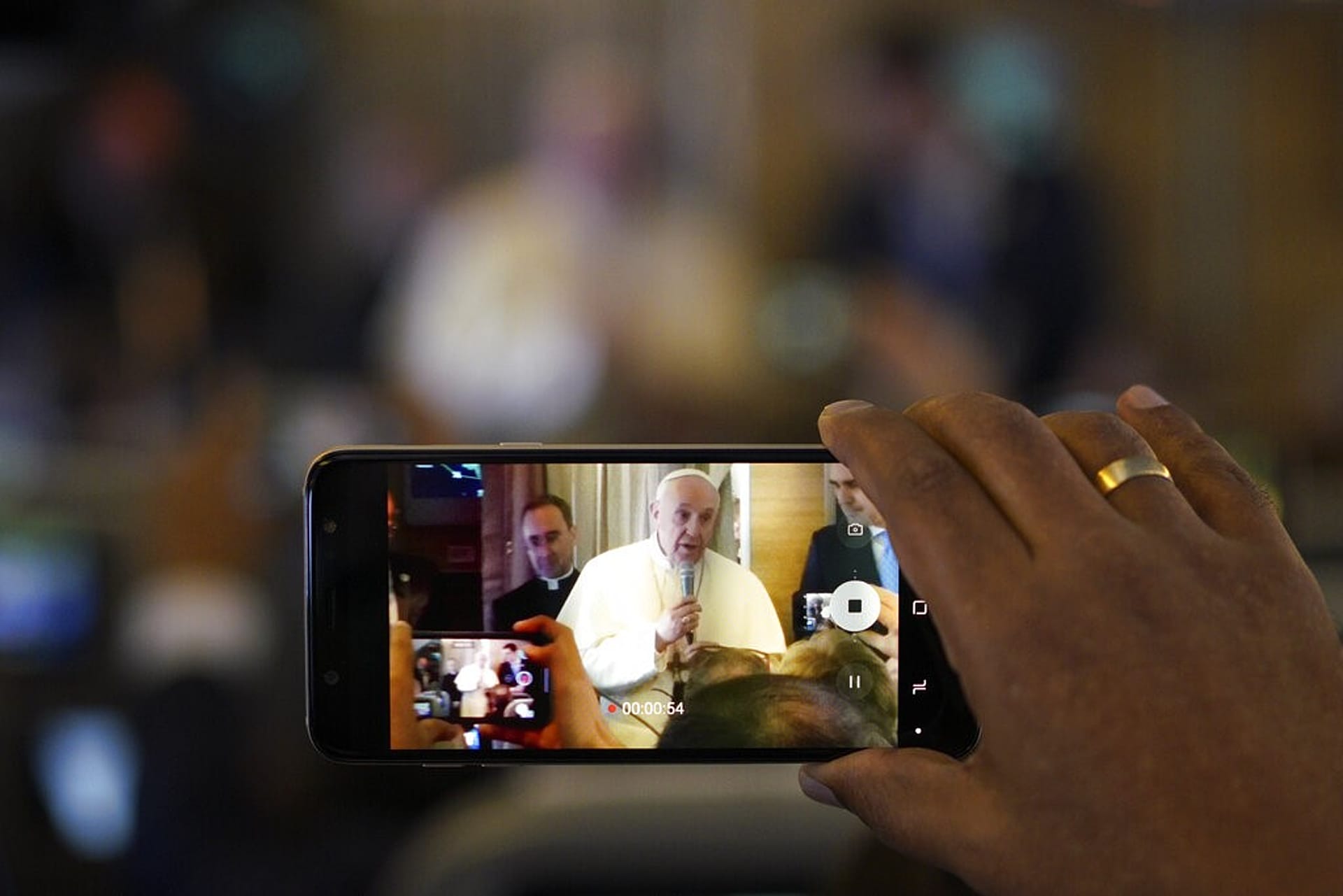 Pope Using Computer Religion against the machine: Pope Francis takes on AI | Euronews