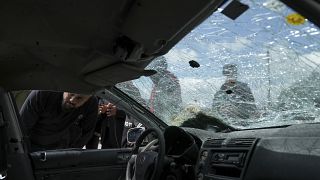سيارة مهشمة إثر غارة للقوات الإسرائيلية على مخيم جينين