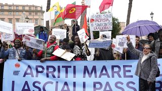 Italie : manifestation contre la politique migratoire de Meloni