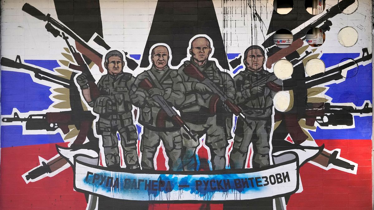 نقاشی دیواری که مزدوران گروه واگنر روسیه را نشان می‌دهد
