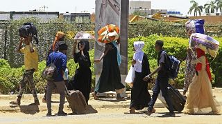 Люди покидают район на юге Хартума