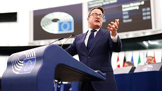 Luxemburgs Regierungschef Xavier Bettel vor den Abgeordneten in Straßburg