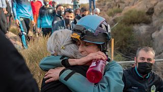 Spanish sportswoman Beatriz Flamini (R) hugs a relative upon getting out of a cave in Los Gauchos, near Motril on April 14, 2023