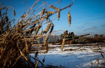 Ein russischer Panzer in einem ukrainischen Getreidefeld (Archiv)