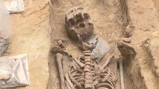 Eines der Skelette in der antiken Stätte in Paris