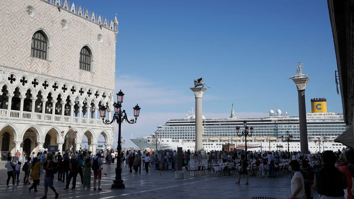 Navios de cruzeiro foram impedidos de atracar no centro histórico de Veneza