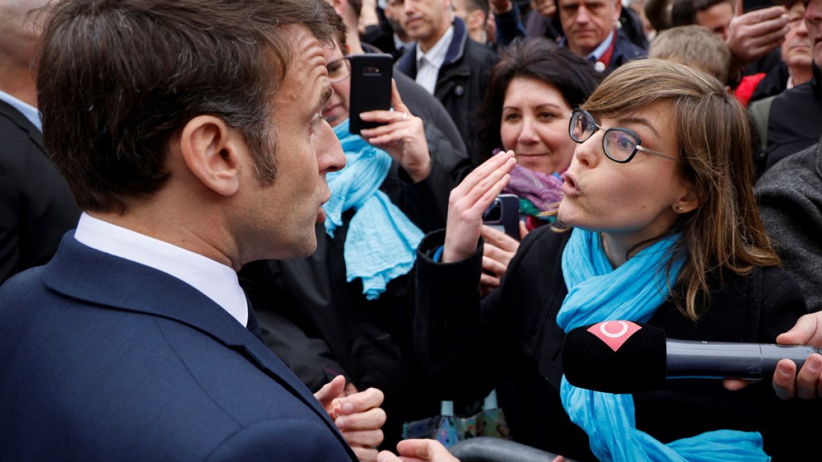 Fransa'nın doğusundaki Alsace bölgesine giden Macron, halk tarafından, "Macron istifa" sloganları ile karşılandı