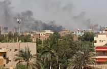 Καπνός από γειτονιά του Χαρτούμ όπου μαίνονται μάχες στρατού - παραστρατιωτικών