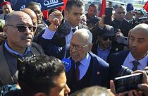 زعيم حزب النهضة راشد الغنوشي يصل إلى مركز للشرطة بالعاصمة تونس، 21 فبراير 2023.