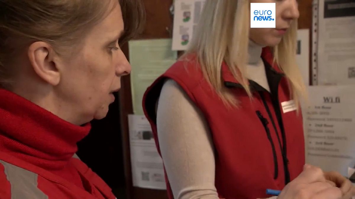 Украинским беженцам в Венгрии помогает местный "Красный крест"