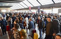 Nicht nur in Florenz warteten Hunderte an den Bahnhöfen vergeblich auf ihren Zug.