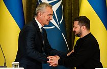 A NATO főtitkára az ukrán elnökkel Kijevben