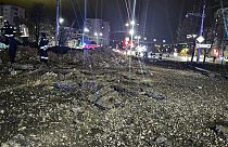 A bomba okozta kráter az oroszországi Belgorodban 2023. április 21-én