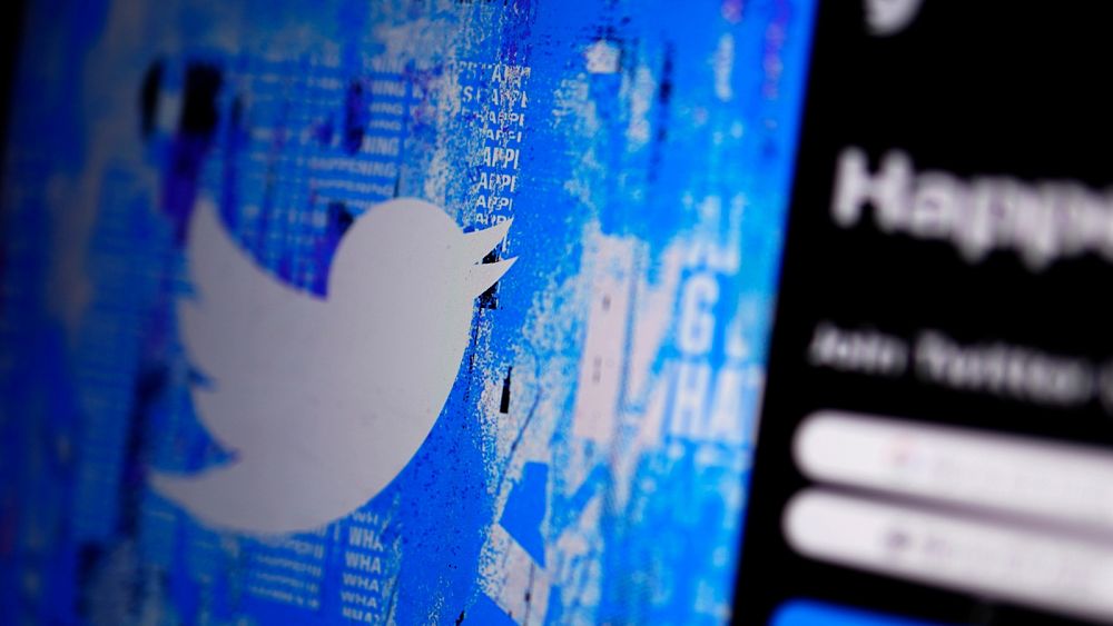 Twitter begins removing blue checks from users who don't pay