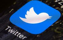 Twitter abonelik ücreti ödemeyen hesaplardan 'mavi tiki' kaldırmaya başladı
