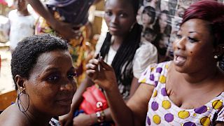 Côte d’Ivoire : pour l’Aïd el-Fitr, les coiffeuses font des tresses
