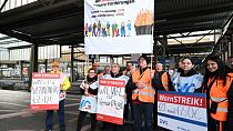 Streikende am Stuttgarter Hauptbahnhof