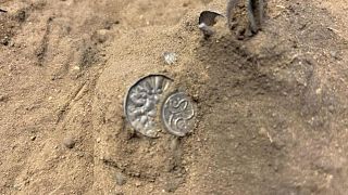 سکه‌های نقره‌ای کشف‌شده در شمال دانمارک