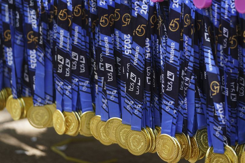 Le medaglie della Maratona di Londra, 27 aprile 2025