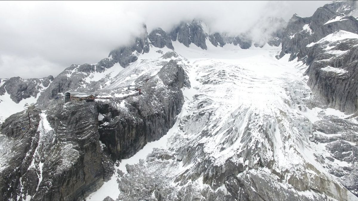 Az 1. számú Baishui-gleccser Kínában a világ egyik leggyorsabban olvadó gleccsere az éghajlatváltozás és az Egyenlítőhöz való viszonylagos közelsége miatt