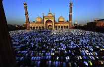  المسلمون يؤدون صلاة عيد الفطر في نيودلهي
