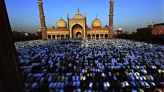 المسلمون يؤدون صلاة عيد الفطر في نيودلهي