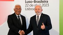 Luis Inacio Lula da Silva y el primer ministro portugués Antonio Costa en el centro cultural Belén en Lisboa este sábado. Foto: