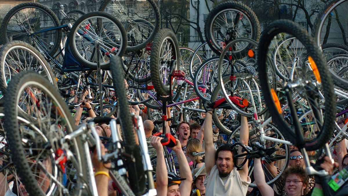 Cerca de 15 mil ciclistas circularam pela capital húngara este sábado