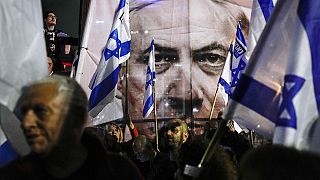 In Israel sind zum 16. Mal in Folge Hunderttausende auf die Straße gegangen, um gegen die Regierung von Benjamin Netanjahu und ihre umstrittene Justizreform zu protestieren.