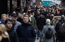 مواطنون يتجولون في شوارع العاصمة البريطانية