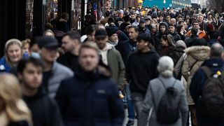 مواطنون يتجولون في شوارع العاصمة البريطانية
