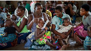  سكان قرية تومالي في ملاوي ينتظرون حصول أطفالهم على لقاح ضد الملاريا ـ 2019