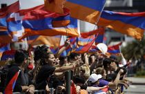 Παιδιά κρατούν σημαίες της Αρμενίας (Φωτογραφία Αρχείου)
