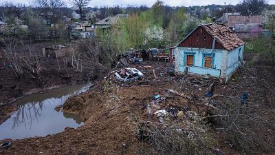 منزل في مدينة كوستيانتينيفكا الواقعة على خط المواجهة في أوكرانيا