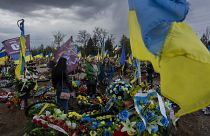 El presidente de Ucrania, Volodímir Zelenski, ha dedicado unas palabras de agradecimiento a los muertos en el frente de batalla.