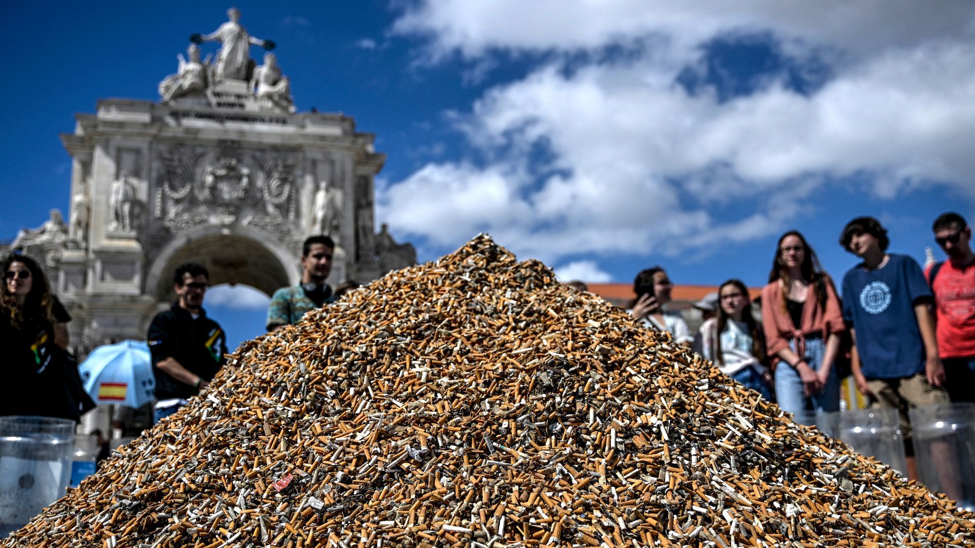 WATCH: Climate activists in Lisbon collect 650,000 cigarette butts